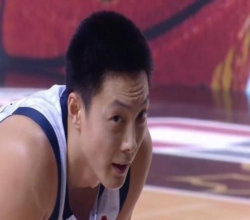 廣東新賽季最大謎團(tuán)！胡明軒場(chǎng)均8.2分領(lǐng)銜多項(xiàng)數(shù)據(jù)創(chuàng)近七年新低