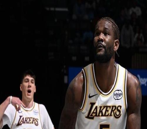 雷迪克：艾頓第四節(jié)時(shí)本可以上場(chǎng)但球隊(duì)不想冒險(xiǎn)行事