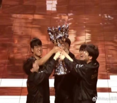 若風(fēng)：三冠王，在如今的Faker身上實現(xiàn)，書寫傳奇最濃到一筆