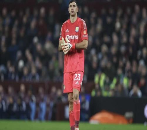 TA：本賽季大馬丁的表現(xiàn)起伏劇烈，在定位球防守上顯得吃力