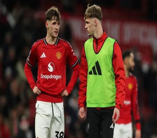 父子同臺弗萊徹擔任曼聯(lián)臨時(shí)主帥，他兒子本賽季出場(chǎng)三次