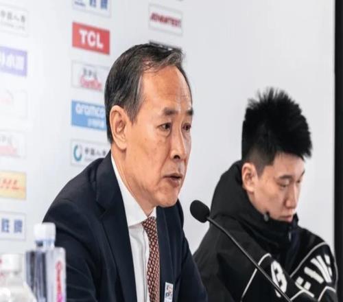 輸山東發(fā)布會(huì)！批籃板，解析棄斯佩爾曼+最后攻守，但仍表揚(yáng)球隊(duì)