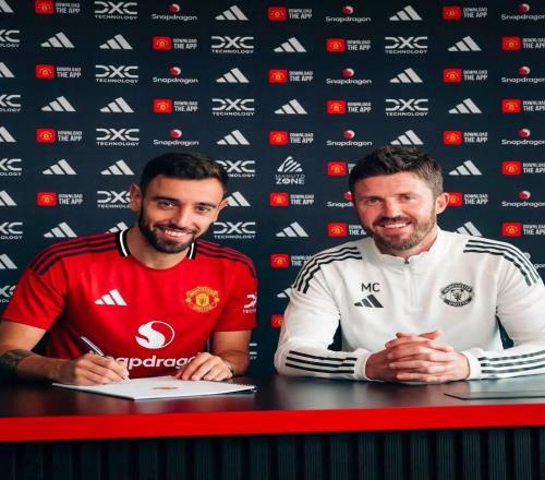 曼聯(lián)恐虧8500萬欲再留B費1年，助新帥過渡！世界杯前雙方將定去留