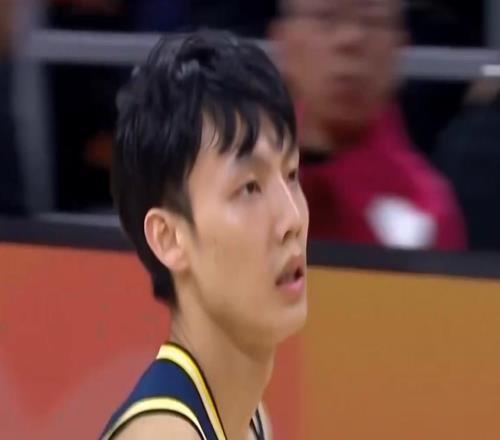 廣東上半場(chǎng)4338浙江！徐杰復出砍11分，薩姆納15+5，胡明軒復蘇