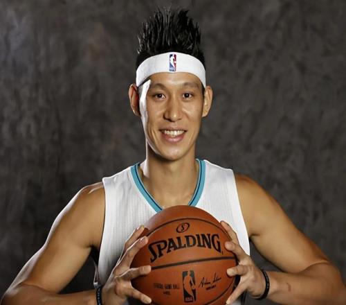 從谷底到巔峰:詳解林書豪NBA生涯那些永載史冊的高光時刻