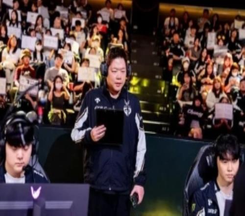 KIM监督:想放OP英雄进行应对Chovy无论何时都会表现出色
