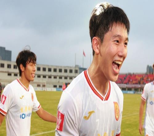 他是2025年中國(guó)足球最大發(fā)現(xiàn)，狀態(tài)卻起伏不定，新星難堪大任嗎