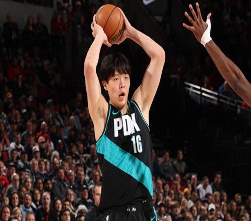 9分5板3助1帽0失誤，楊瀚森最佳一戰(zhàn)破紀(jì)錄！1場(chǎng)頂5場(chǎng)喜迎4大改變