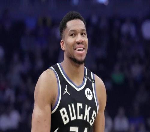 記者：盡管多隊有意，但雄鹿再次堅定強調字母哥不會(huì )離開(kāi)