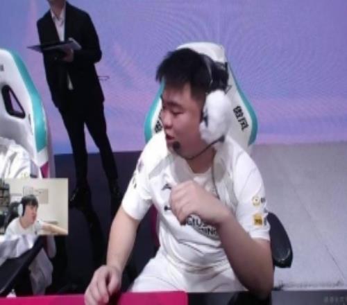 Breathe：我感覺(jué)跟他Tian配合的蠻舒服天神前面很容易就優(yōu)勢節奏