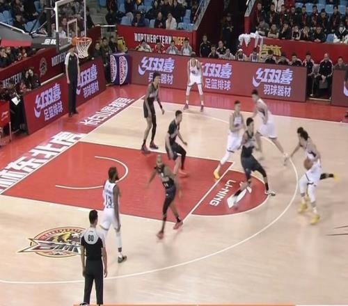 半場戰(zhàn)報手感冰冷！山東30：37落后吉林，無一人得分上雙