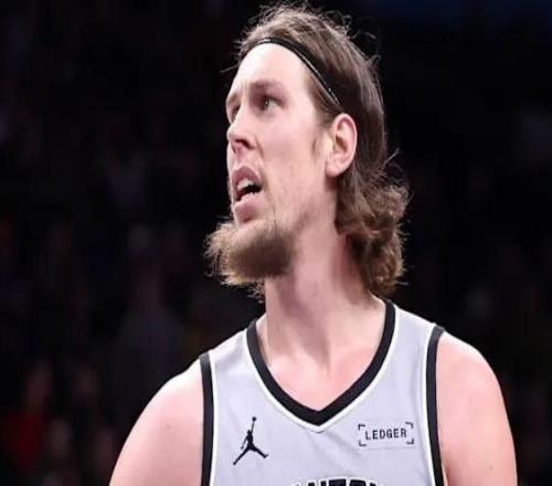 記者：馬刺不會(huì)進(jìn)行大交易，但會(huì)利用奧利尼克升級(jí)輪換陣容