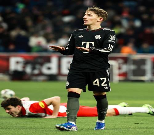 卡爾更新社媒，內(nèi)容包含雙手下壓慶祝照