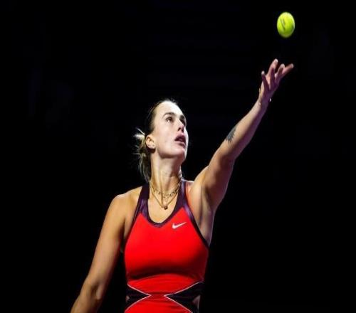 薩巴倫卡20力克衛冕冠軍高芙，三戰全勝挺進(jìn)總決賽四強