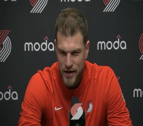 斯普利特：克林根是我們的防守支柱，回到圣安東尼奧感覺很特別