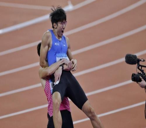 十五運會誕生“眼鏡飛人”！男子百米大戰(zhàn)李澤洋奪魁