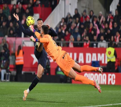 西甲爭(zhēng)冠懸念升級(jí)！皇馬客場(chǎng)丟分落后巴薩1分，姆巴佩點(diǎn)球救主