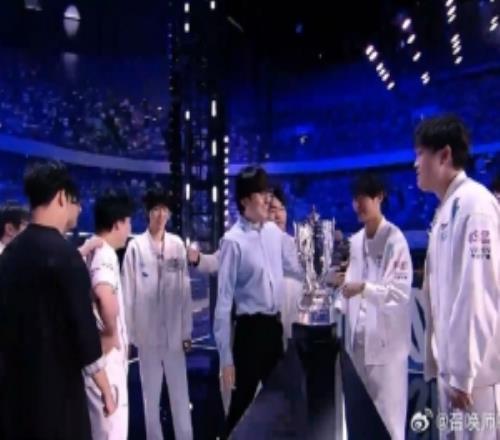 解說雨童：Bin哥真就拿冠軍不拿優(yōu)勝者信用分+1