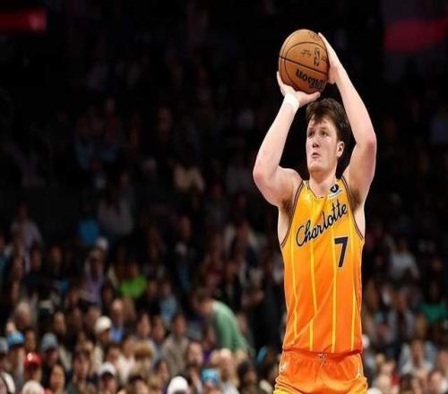 必進(jìn)全明星！黃蜂小將一數(shù)據(jù)超越庫(kù)里僅僅20歲真是明星坯子