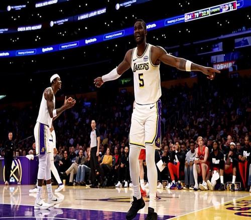 百發(fā)百中拿下大號(hào)兩雙，為什么湖人還是不愿意給他更多支持