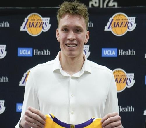 31投僅7中！湖人去年自選的即戰(zhàn)力射手，如今想交易都交易不出去