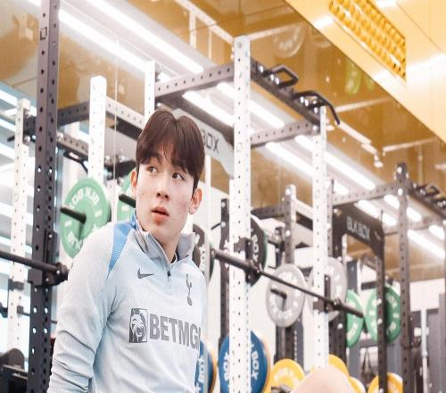 樸茨茅斯總監(jiān)：熱刺已與我們就可能提前召回梁民革進(jìn)行了談判