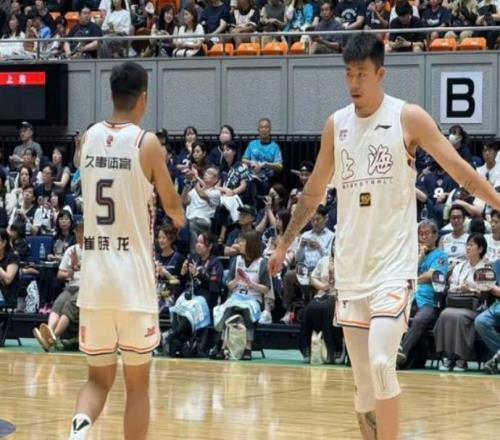 熱身賽上海慘敗，張鎮(zhèn)麟7分，崔曉龍2分林葳正式加盟NCAA