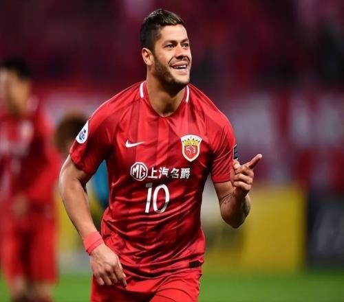 上港中鋒位置有望迎來新援助陣，已跟著俱樂部冬訓，踢過亞冠主力