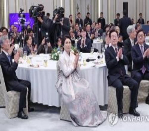 真正的社交名流來了！Faker授勛儀式與韓國各大高官同坐一桌