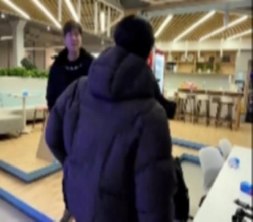 以前對手如今隊(duì)友BLG分享Viper、Bin初見面場景