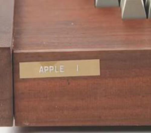 罕見(jiàn)蘋(píng)果Apple1電腦拍出47.5萬(wàn)美元高價(jià)：超預(yù)估價(jià)近60%