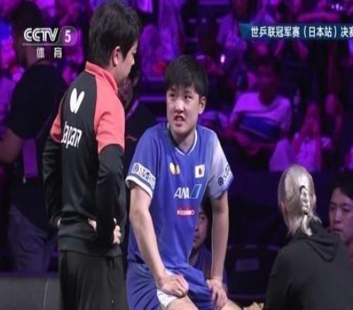 張本智和末局42叫醫(yī)療暫停，隨后114大比分戰(zhàn)勝王楚欽