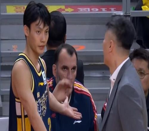 廣東為何5分險(xiǎn)勝深圳賽后杜鋒給出了答案，又把責(zé)任推給年輕人