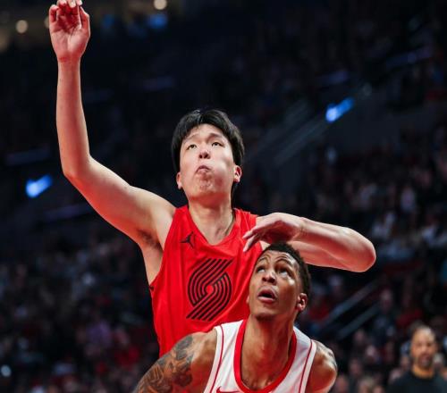 專注防守，不懼肉搏，楊瀚森成開拓者防守悍將！