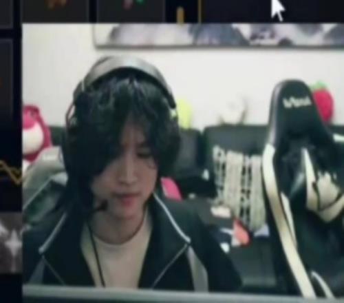 煥峰：最強的ad有Ruler和Gumayusi！別uzi了，我沒(méi)和uzi對過(guò)線(xiàn)！