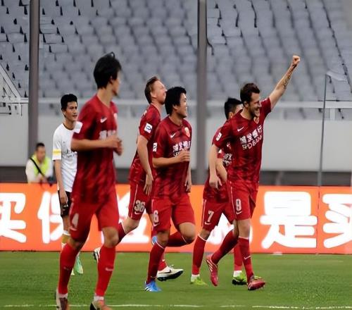 上港冬訓將迎來兩位久違新星回歸助陣，未來將挑大梁，值得期待