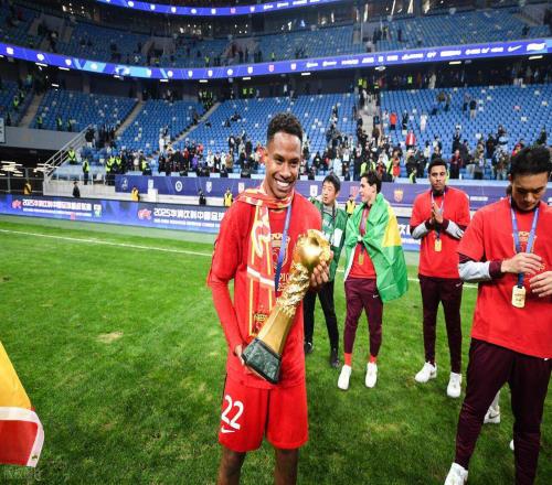 茹薩跟上港合同還沒到期！成都蓉城就要出手引進他，球迷為此熱議