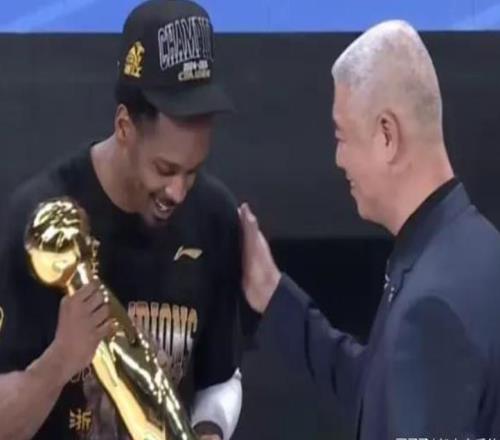 廣廈隊(duì)官宣續(xù)約布朗，新賽季4外援全部確定，王博帶隊(duì)沖二連冠