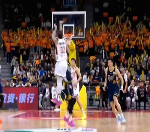 太可惜了！廣東男籃1分憾負，徐杰傾盡所有，輸球主要怪此人