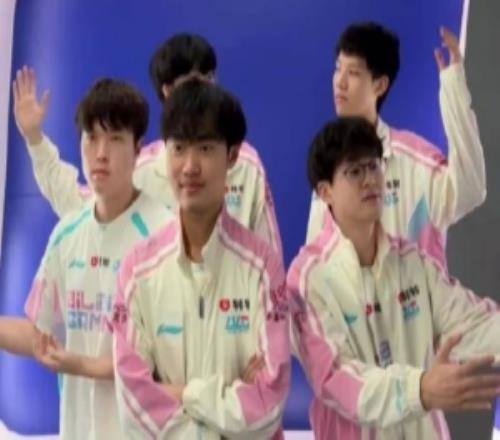 BLG發(fā)布對(duì)陣AL賽后花絮：表情管理進(jìn)修中