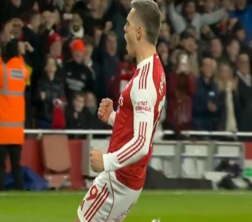 阿森納踢瘋了！6分鐘入2球，埃澤一條龍，塔帥狂喜，再刷隊(duì)史紀(jì)錄