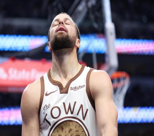 庫(kù)里帶隊(duì)四連敗！正負(fù)值全場(chǎng)倒數(shù)第二！沒老大原形畢露！