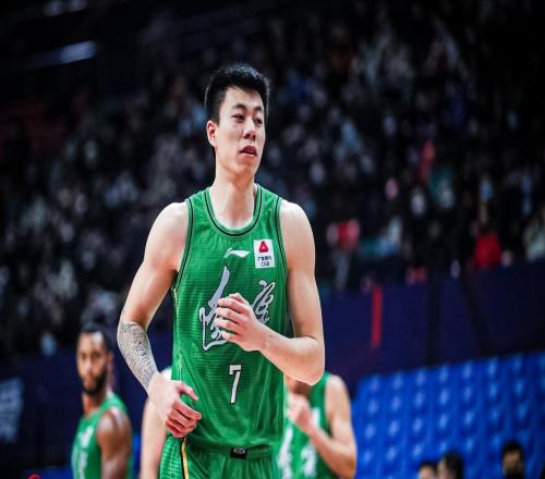 不該回遼籃！25歲前鋒又被棄用，場(chǎng)均1.8分，楊鳴重新啟用李曉旭