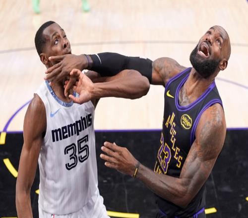 3連??！湖人拒絕15分大逆轉，詹姆斯一戰連創(chuàng  )3大神跡，東契奇34+8