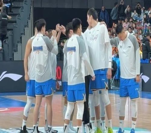 CBA榜首大戰前瞻：曾凡博回歸實(shí)力大增周琦趙睿PK胡金秋孫銘徽