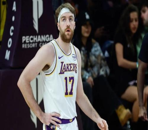 場(chǎng)上效果相當(dāng)不錯(cuò)，湖人可以考慮讓內(nèi)線新星繼續(xù)留在輪換陣容中