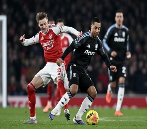 快意復(fù)仇！榜首大戰(zhàn)變成一邊倒，30分鐘4球摧毀苦主，槍手挺得住