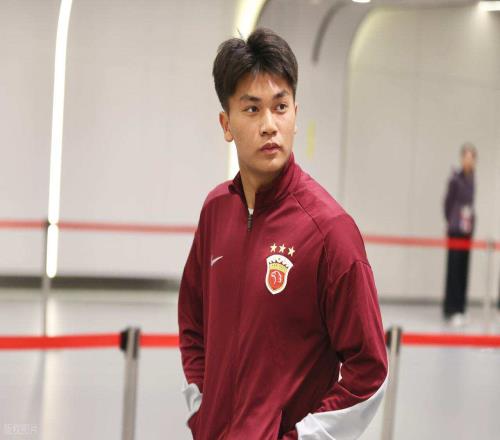 中國U22國足新名單公布，王鈺棟入選引發(fā)熱議，球迷：他該歇歇了
