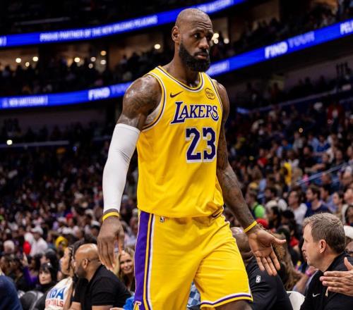 楊瀚森登場(chǎng)！開(kāi)拓者16分大勝：詹姆斯20+9+8吃惡犯！