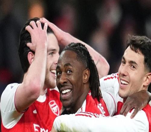 詹?。喊⑸{新援各個(gè)神采飛揚(yáng)各展英姿，除了羨慕還是羨慕